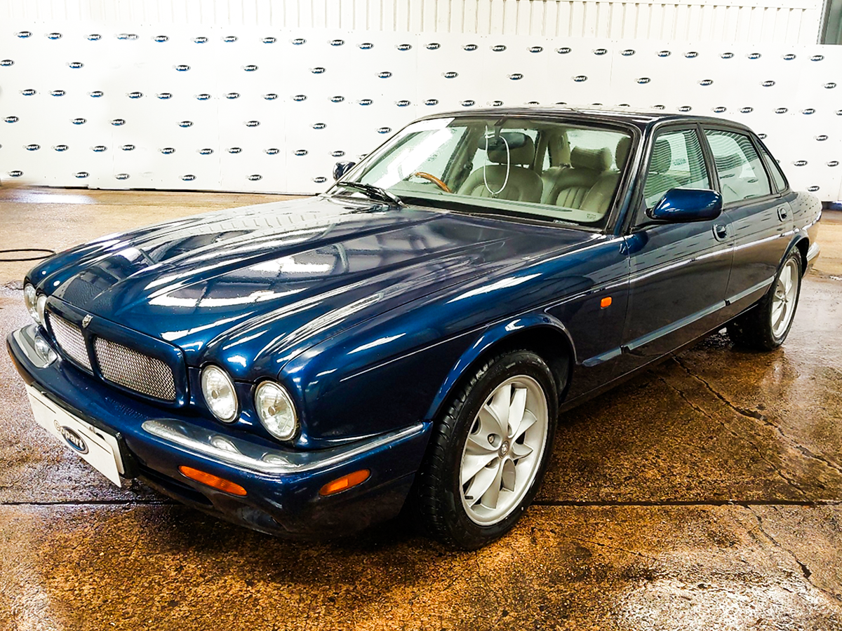 jaguar xj8