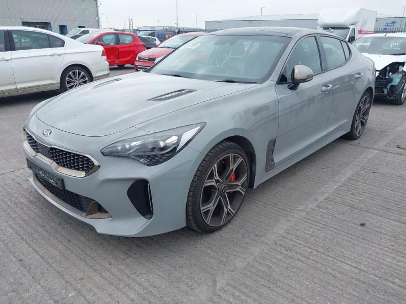 CAT X KIA STINGER GT