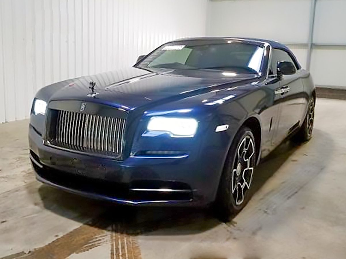 Rolls Royce Dawn in blue.