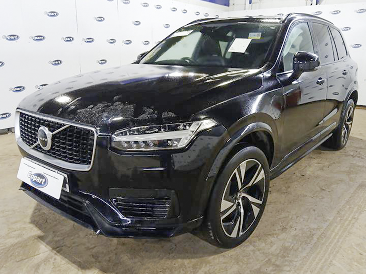 A Black Volvo XC90